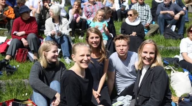 Gudstjeneste under åben himmel